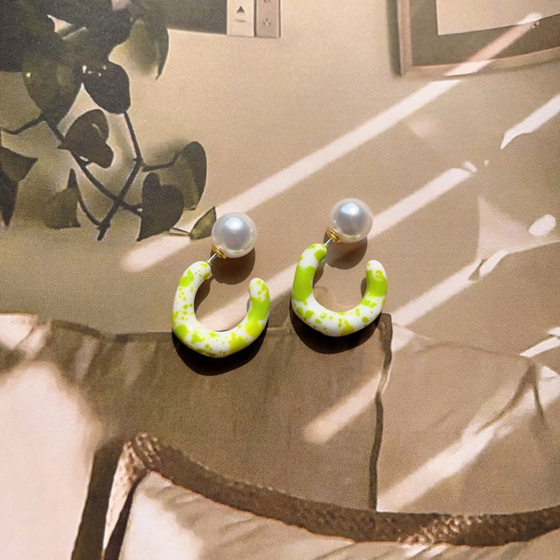 Wholesale Geometric Vintage C Acrylic Ear Studs